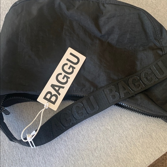 Baggu Medium Nylon crescent bag in black - Picture 3 of 5